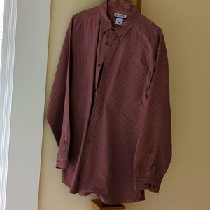 Columbia long sleeve button down shirt. 2XT . One front pocket